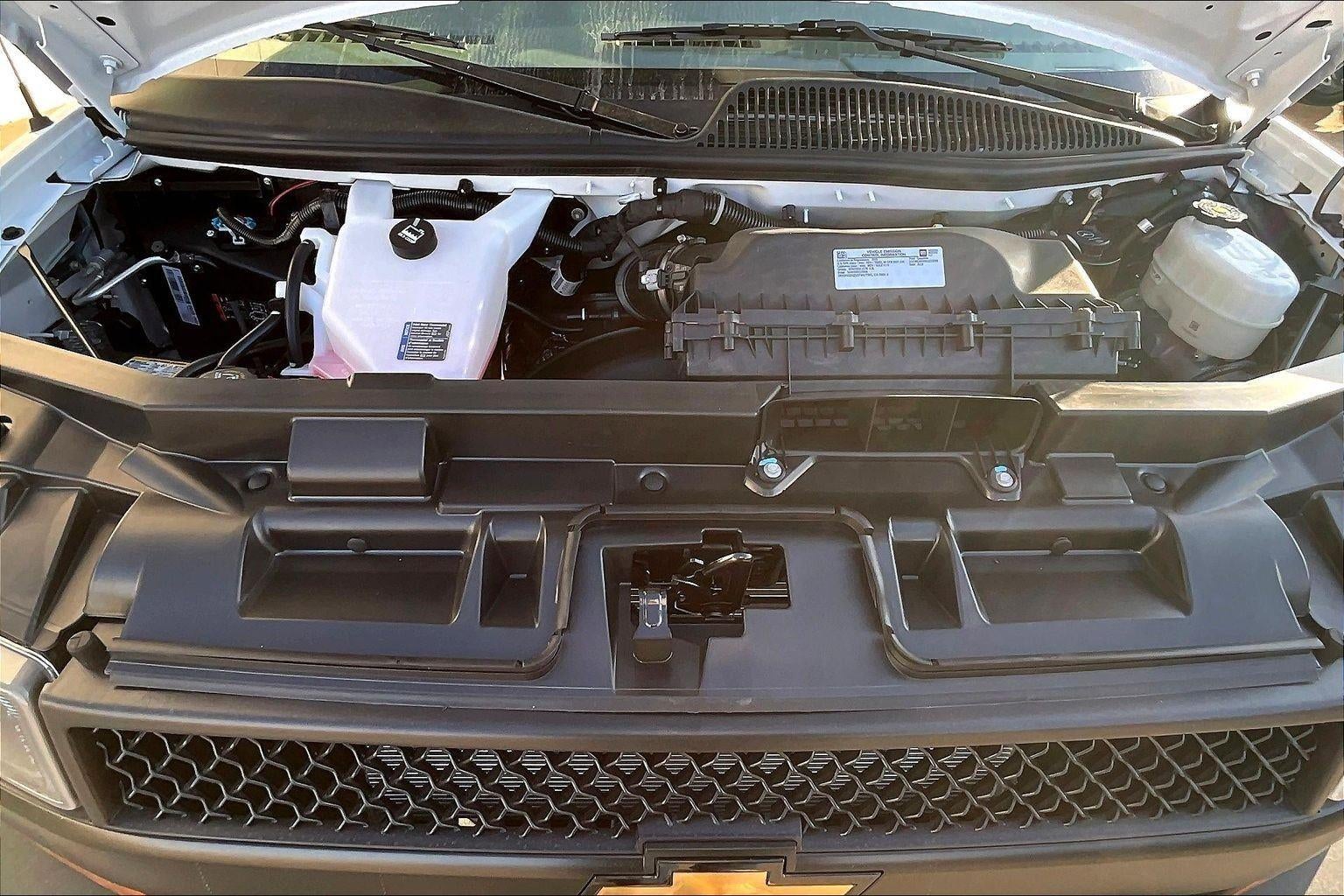 2025 Chevrolet Express Cargo WT